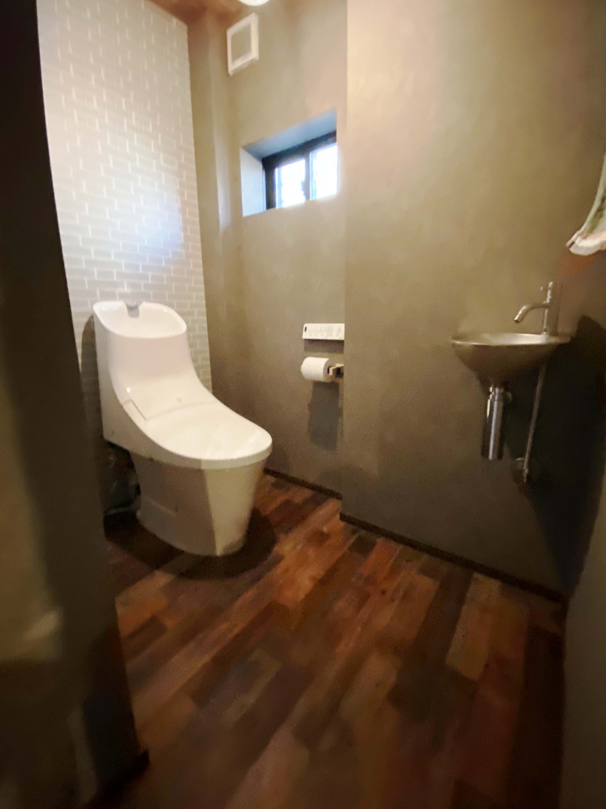 単独で手洗い器を設置。3階建てだからこそ、各階に手を洗える場所があると、ふとした時に便利。
