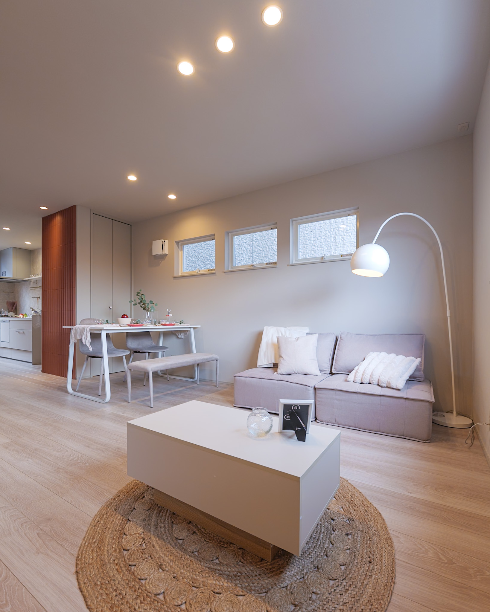 天井の高さを活かした開放感のあるリビング。