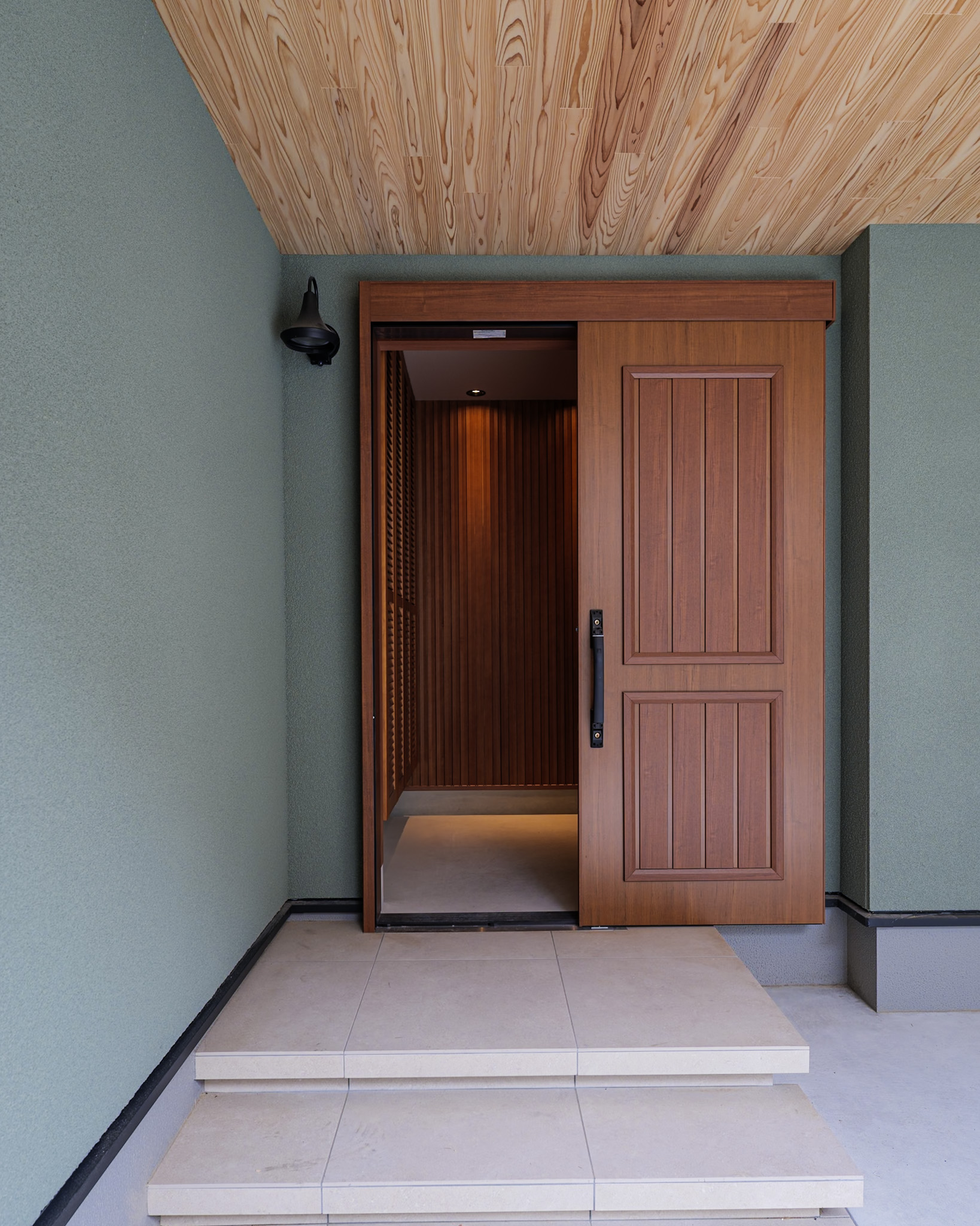 高級感のある玄関。