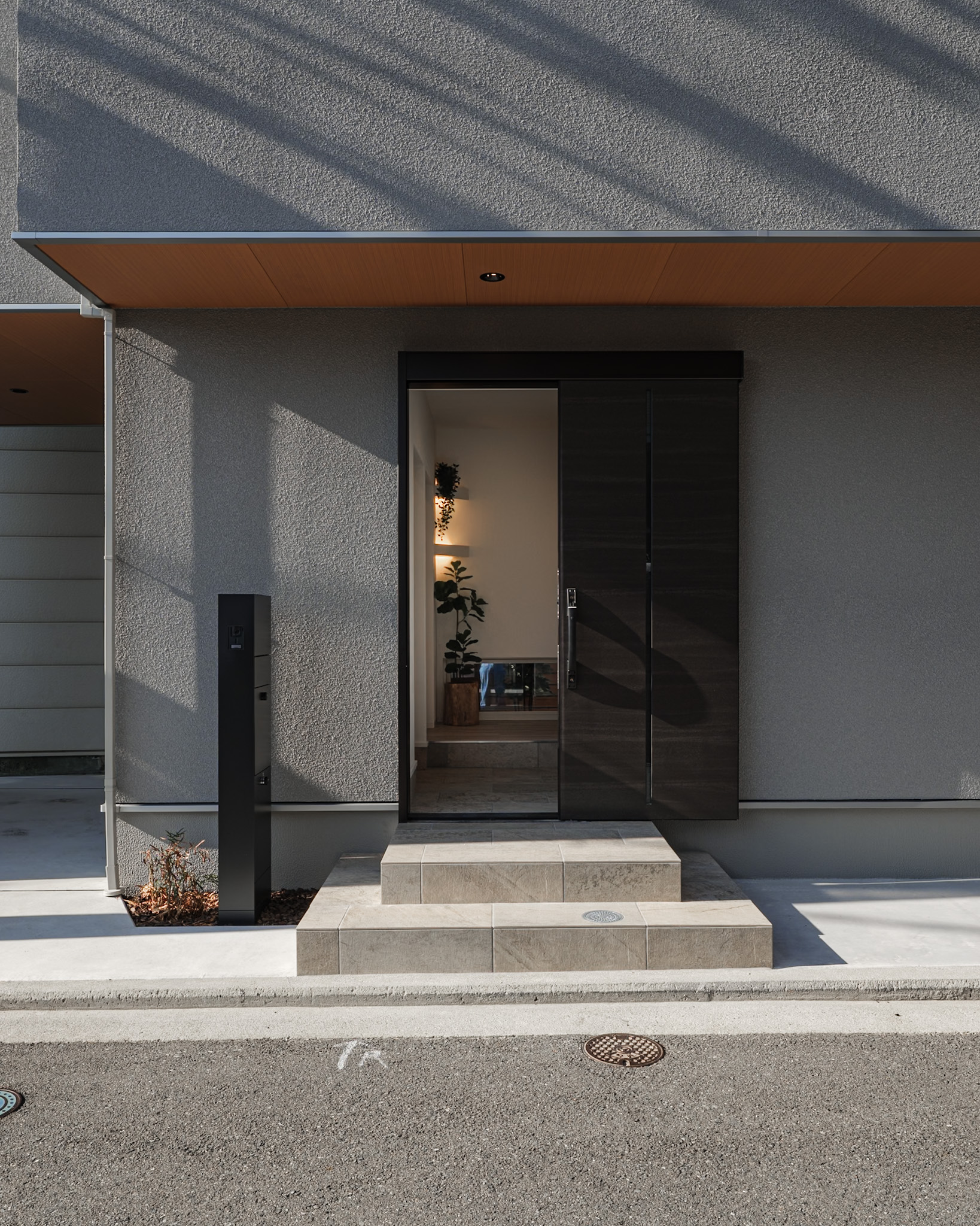 17坪の変形地　桜並木を眺めるお家