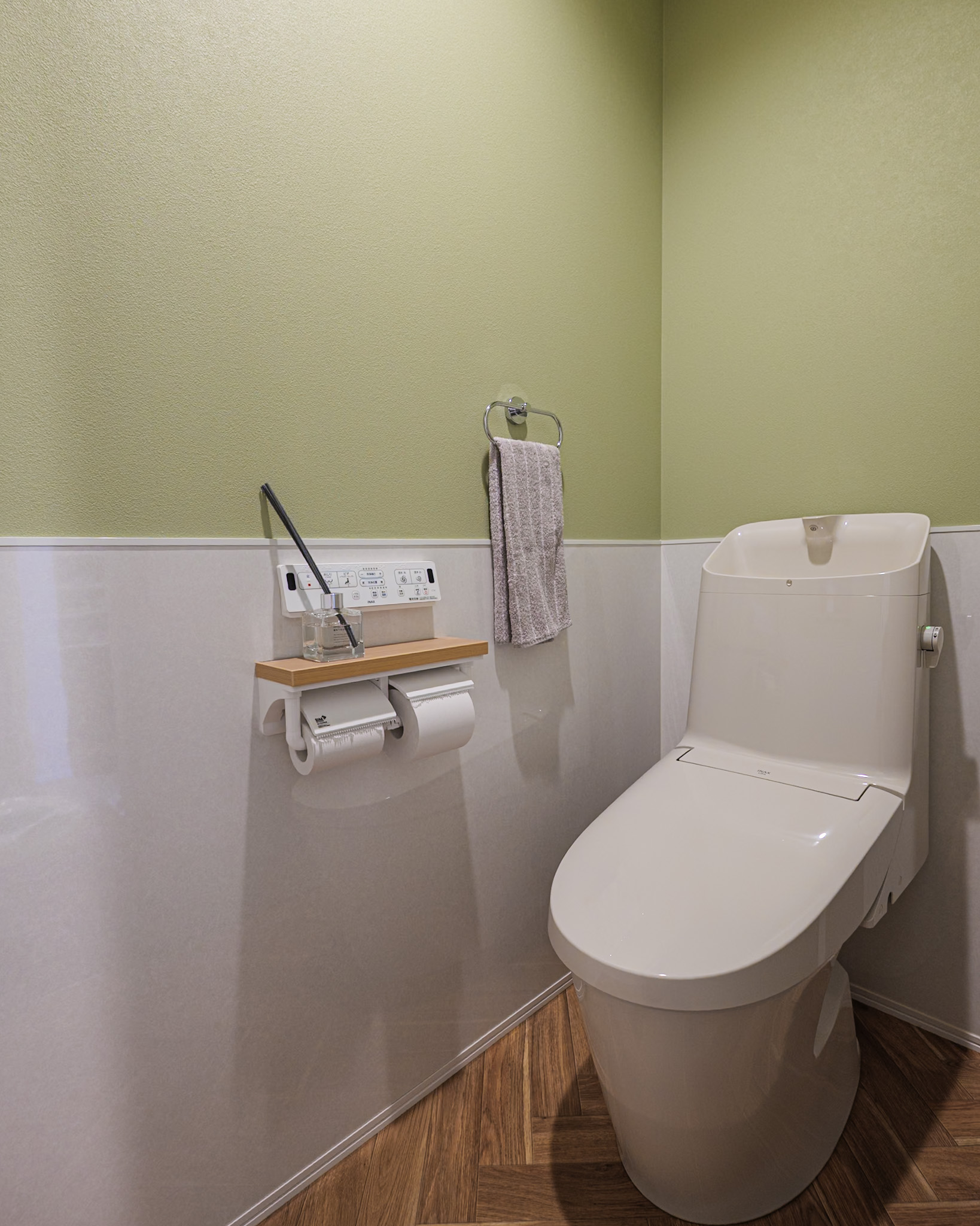 トイレはアクセントカラーで優しい雰囲気を。