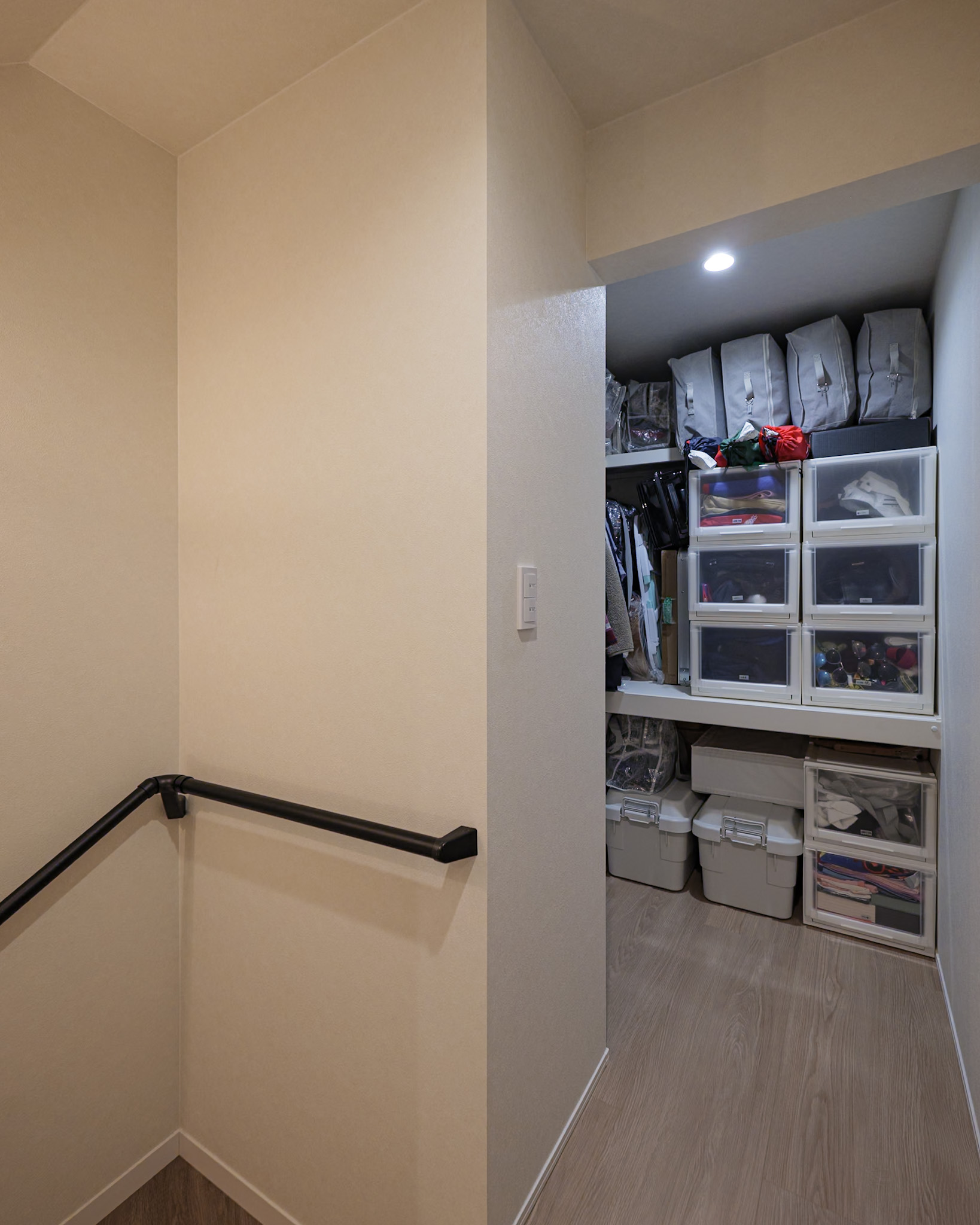 ウォークインクローゼットで快適収納。