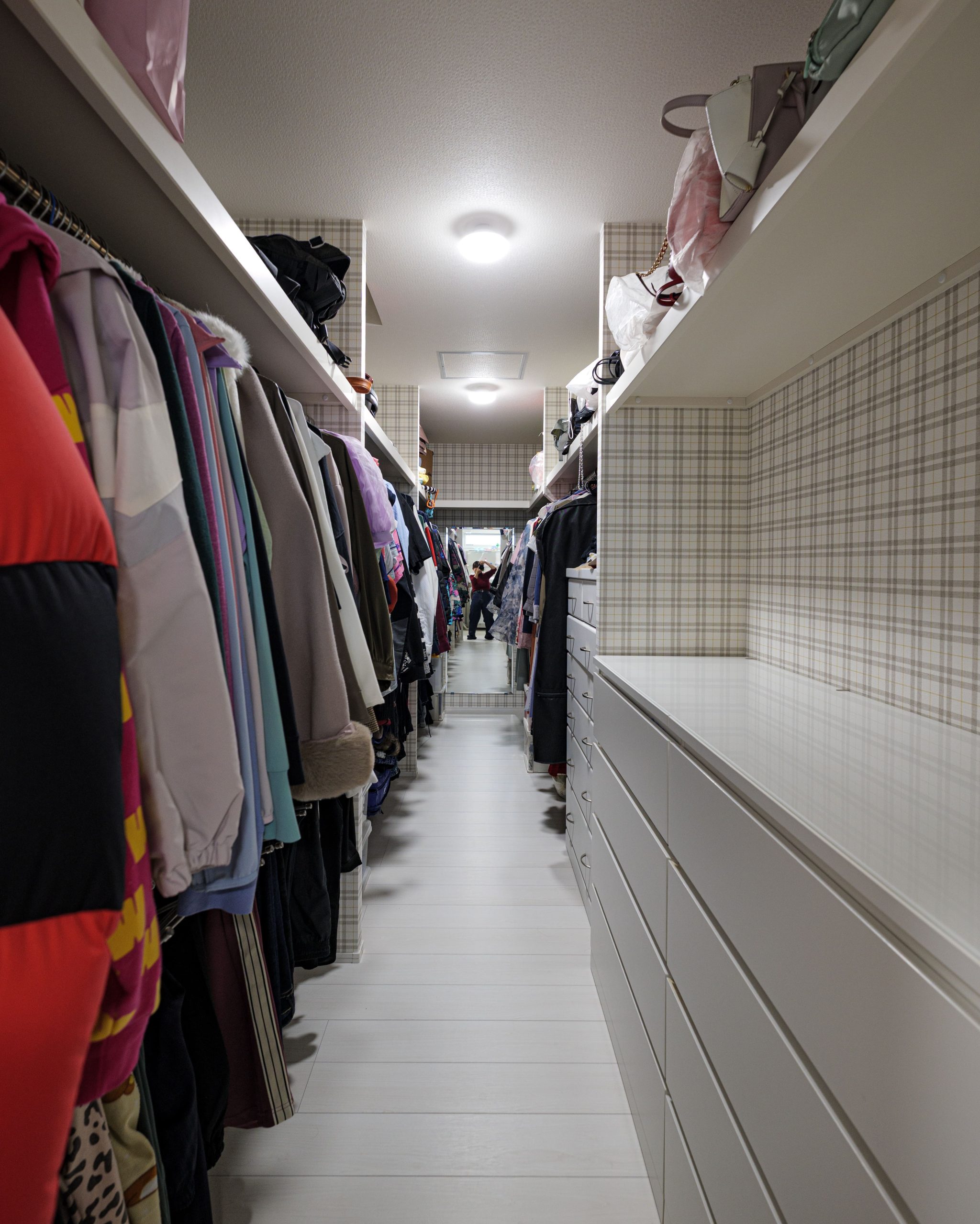 収納力抜群の6帖ウォークスルータイプのファミリークローク。